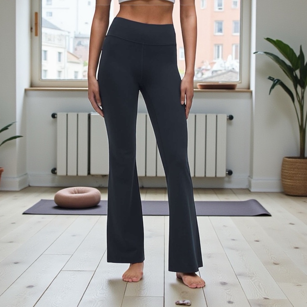 Lululemon Groove High-Rise Nulu Flared Pant Short in True Navy Sz 10